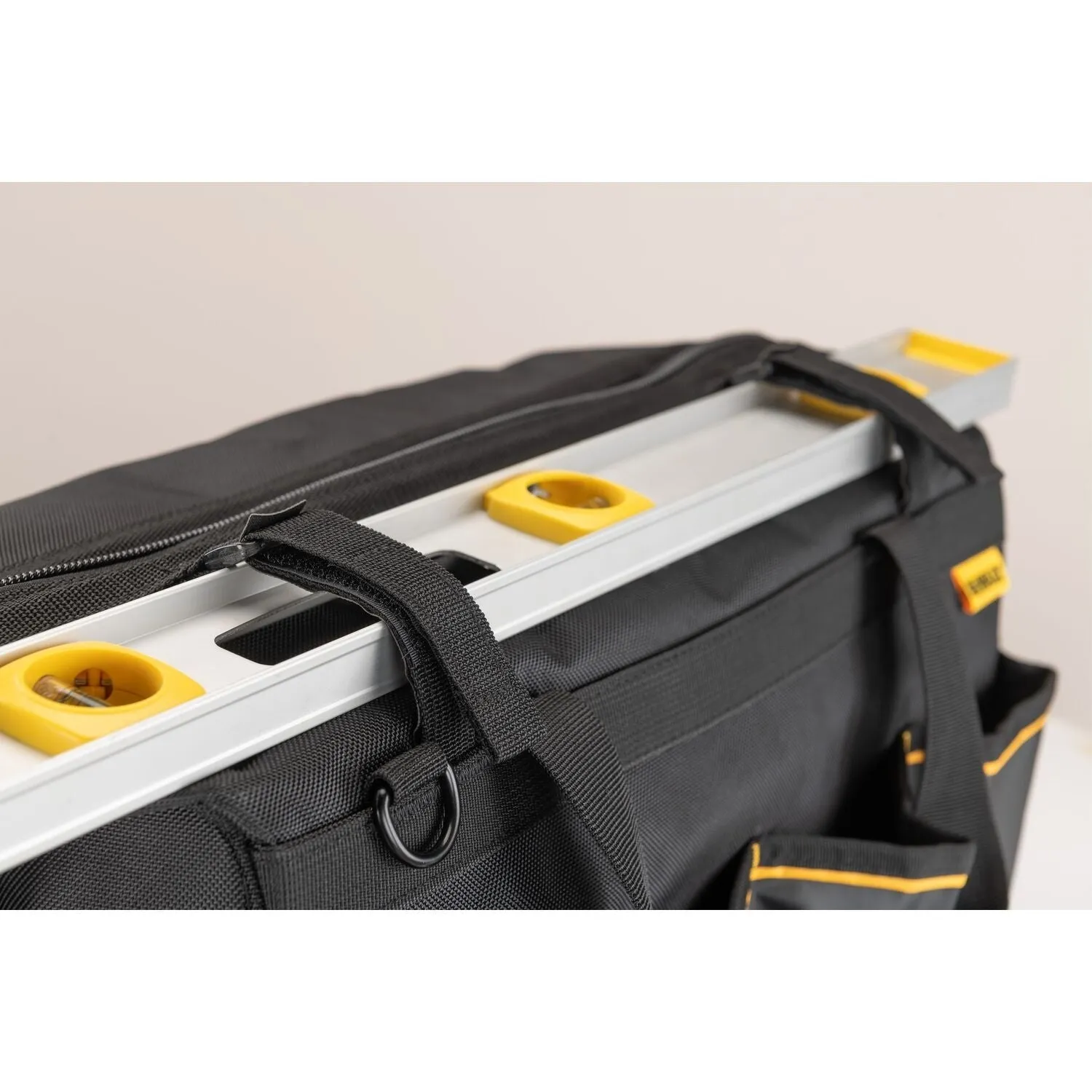 Dewalt DWST560104 - 20” PRO Open Mouth Tool Bag