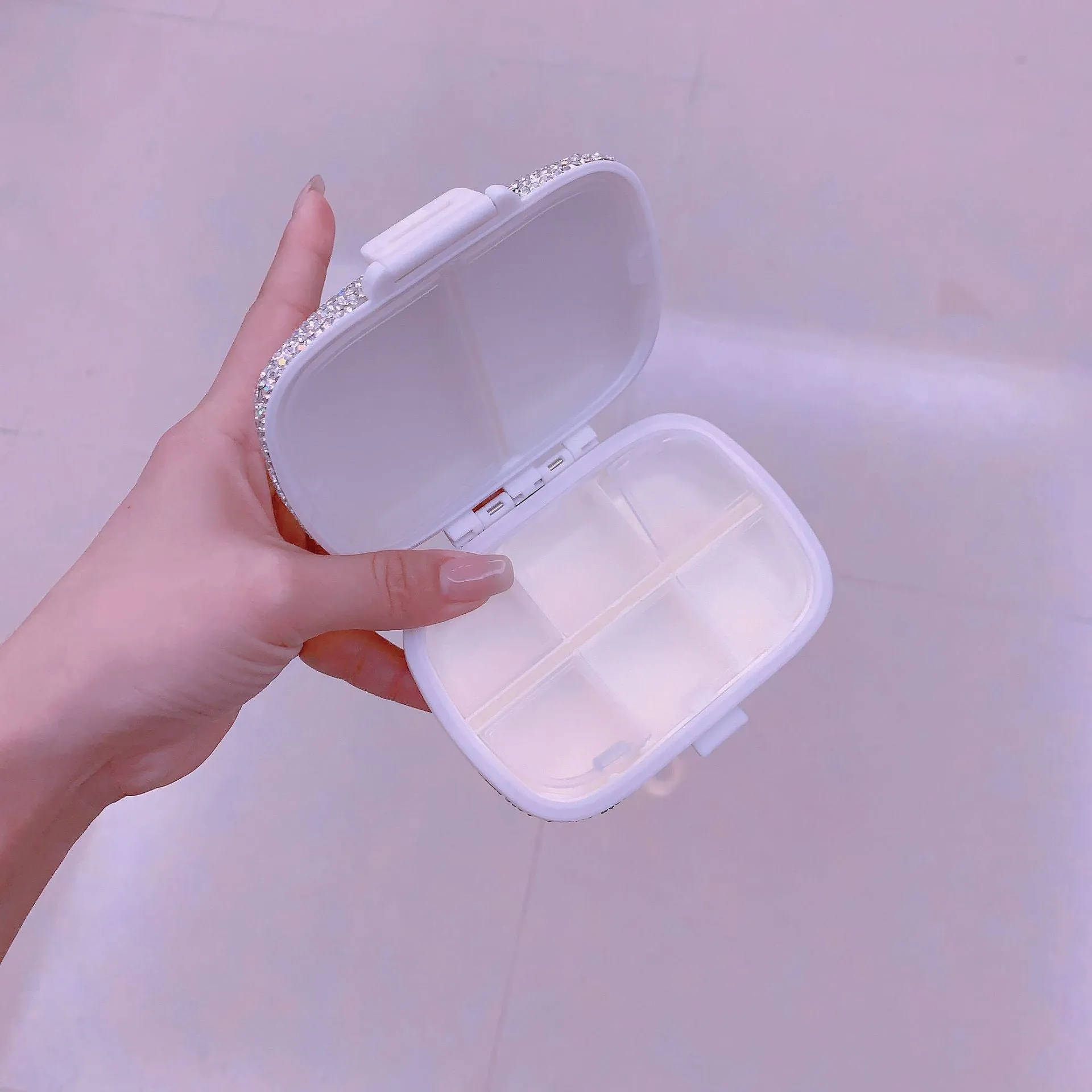 Diamond Portable Pill Box Sealed Travel Pill Case Tablet Dispenser Plastic Storage Box Capsule Organizer Container 8 Grid